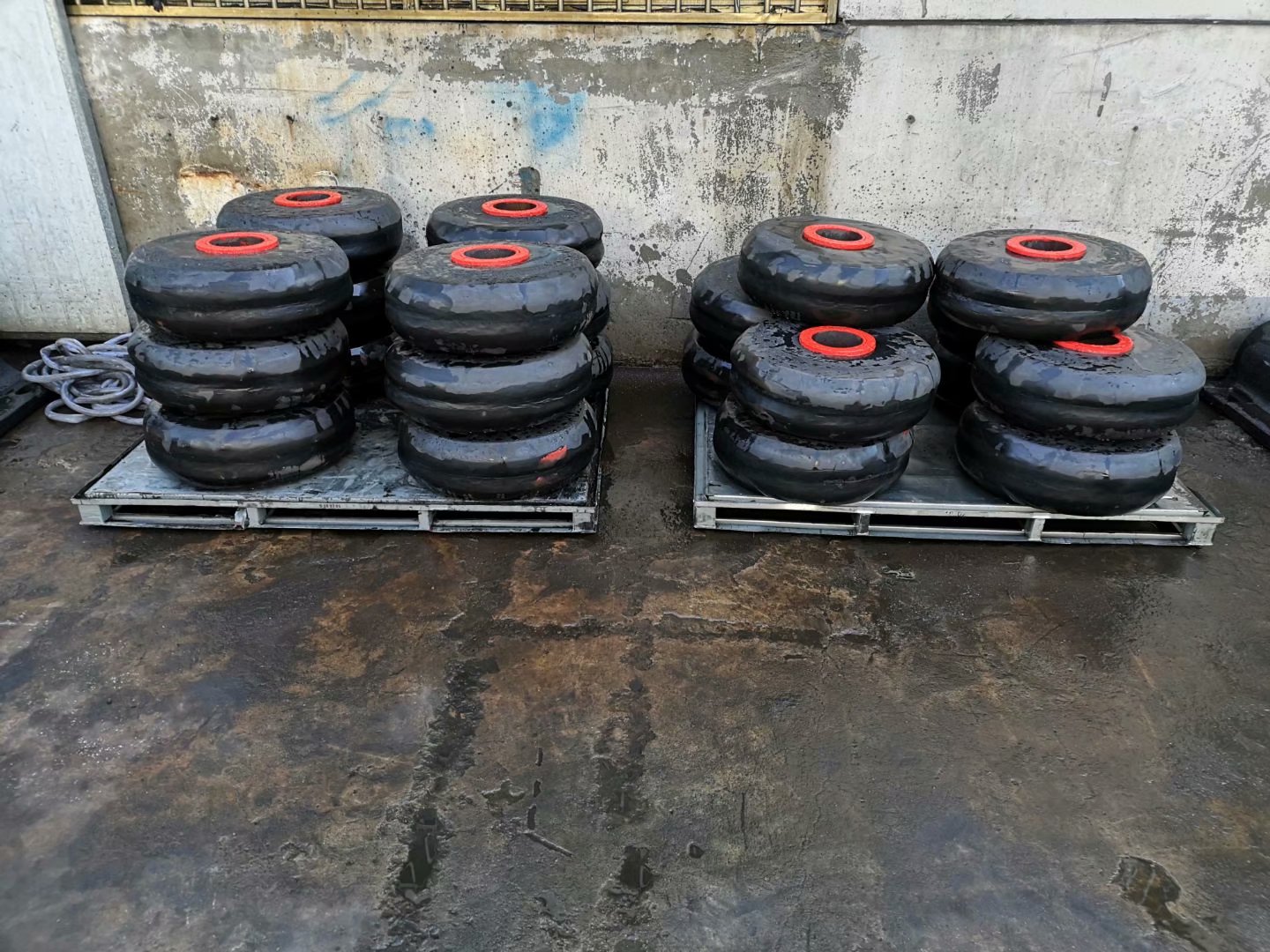 轉(zhuǎn)動型橡膠護舷